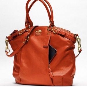 MADISON LINDSEY SATCHEL IN LEATHER (COACH F18641)
BRASS/Persimmon